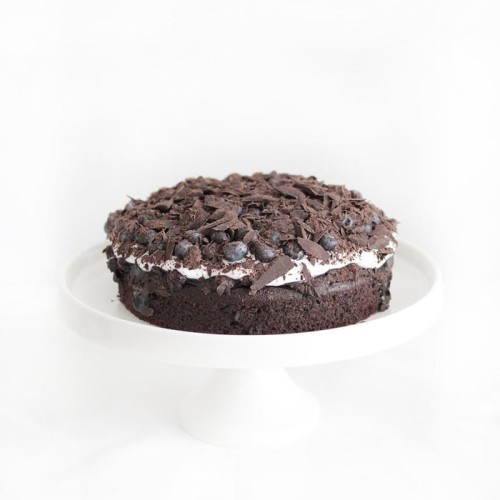 Chocolate & Blueberry with Grated Dark Chocolate (8 Inch)